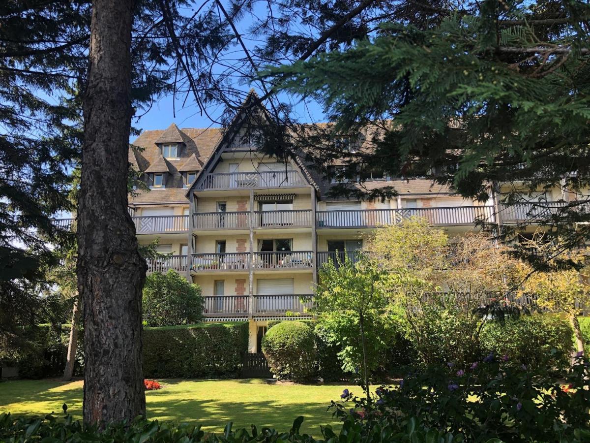 Beau Studio Terrasse Vue Jardin - A 2 Pas De La Mer Deauville Bagian luar foto