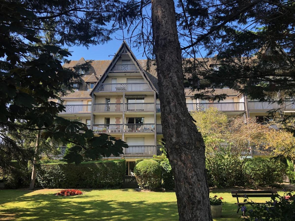 Beau Studio Terrasse Vue Jardin - A 2 Pas De La Mer Deauville Bagian luar foto